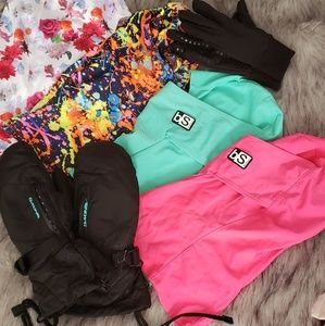 4 facemasks, dakine mittens and underglove